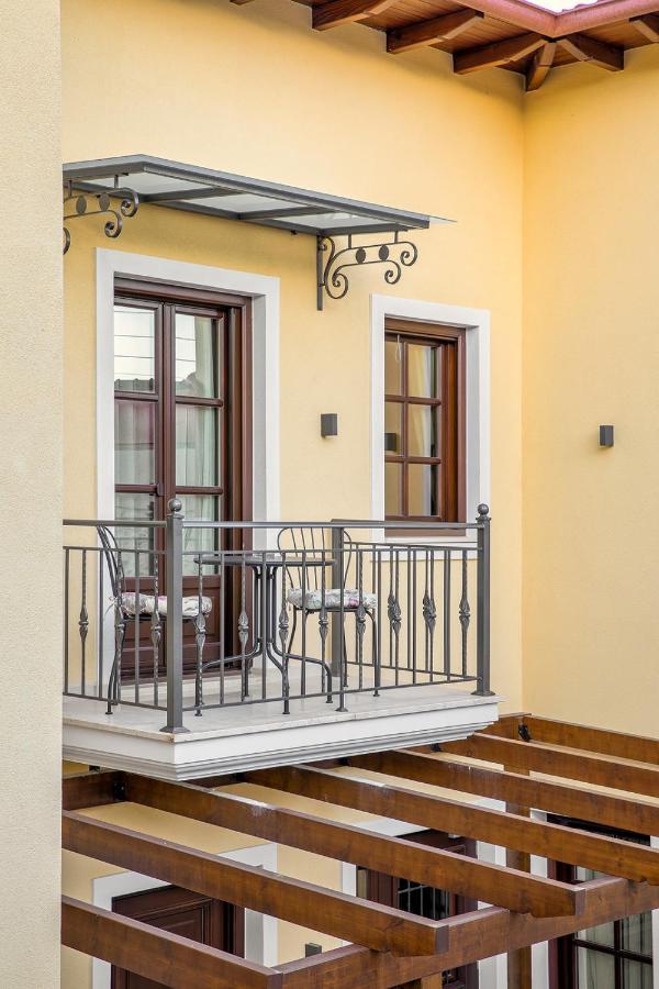 יואנינה Petrou Suites מראה חיצוני תמונה